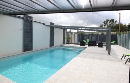 G&icirc;te n&deg;2955 Ablon - Calvados - Piscine commune chauff&eacute;e, 9m par 4m et 1.40 de profondeur (fond plat)