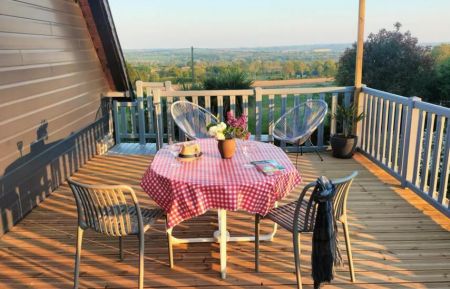 G&icirc;te n&deg;3699 Souleuvre en Bocage - Calvados - Terrasse priv&eacute;e pour acc&eacute;der au g&icirc;te
