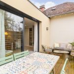 Terrasse avec accès rapide vers séjour et cuisine Terrasse avec accès rapide vers séjour et cuisine
